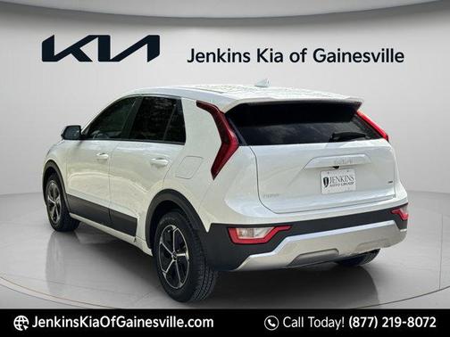 Snow White Pearl 2023 Kia Niro LX