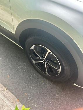 Snow White Pearl 2023 Kia Niro LX
