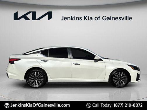 White 2023 Nissan Altima 2.5 SV