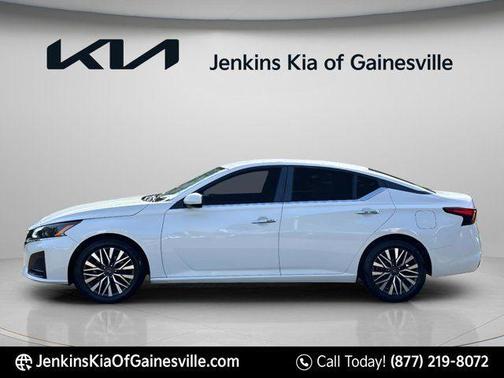 White 2023 Nissan Altima 2.5 SV