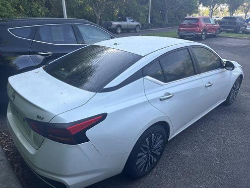 White 2023 Nissan Altima 2.5 SV