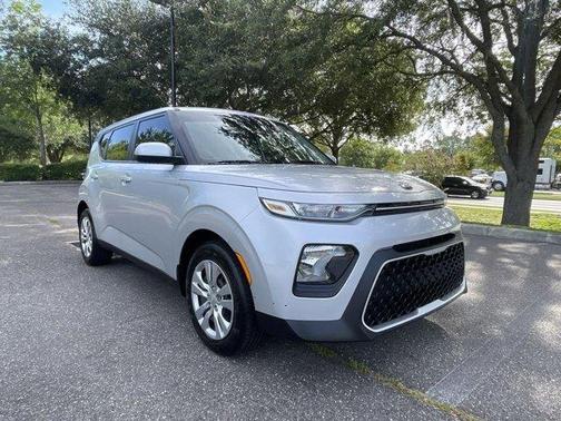 Sparkling Silver 2020 Kia Soul LX
