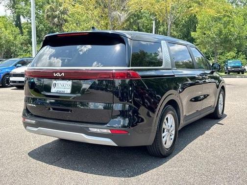 2023 Kia Carnival LX