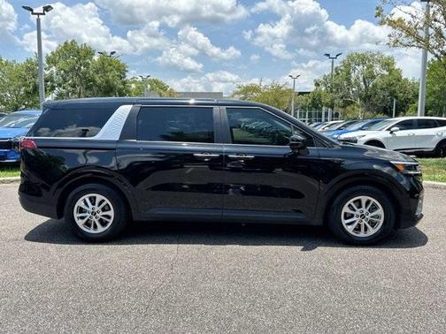 2023 Kia Carnival LX