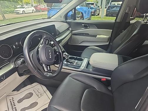 2023 Kia Carnival LX