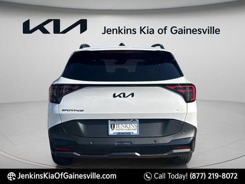 Glacial White Pearl 2026 Kia Sportage X-Line