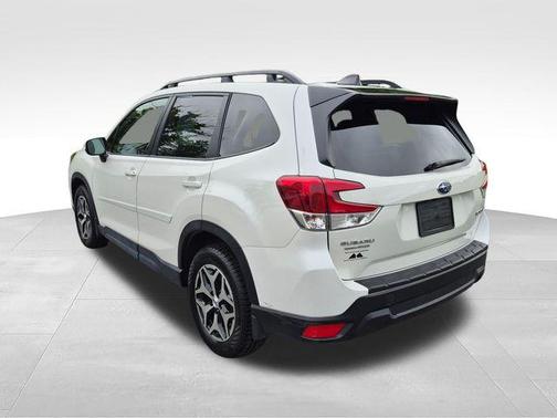 Crystal White Pearl 2024 Subaru Forester Premium