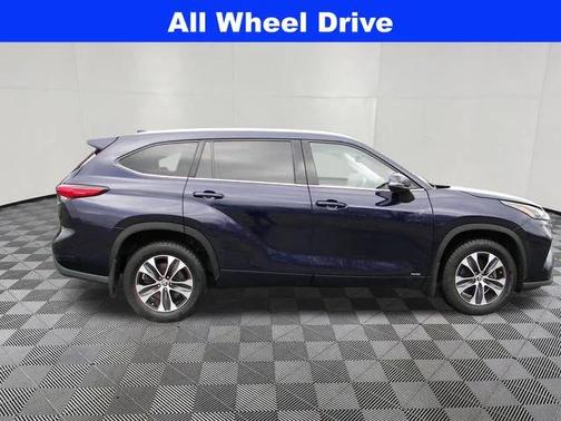 2022 Toyota Highlander Hybrid XLE