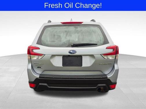 Ice Silver Metallic 2021 Subaru Forester Base