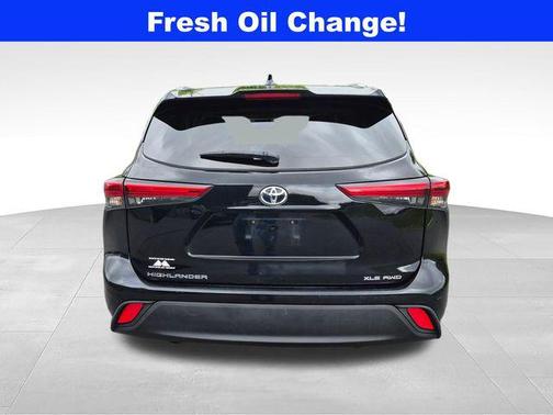 Midnight Black Metallic 2023 Toyota Highlander XLE