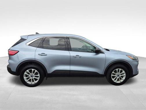 Blue Silver Metallic 2022 Ford Escape SE
