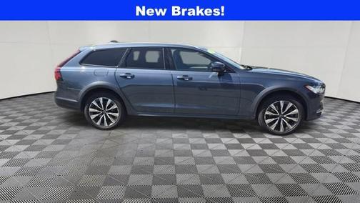 2022 Volvo V90 Cross Country B6