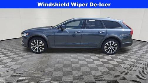2022 Volvo V90 Cross Country B6