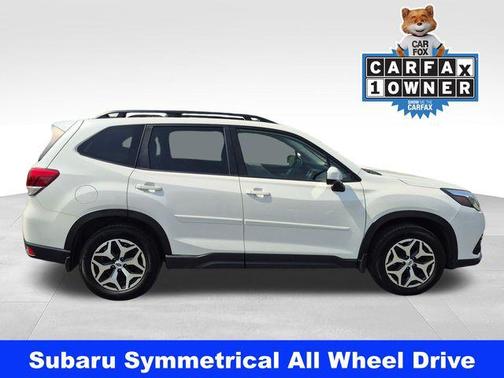 Crystal White Pearl 2023 Subaru Forester Premium