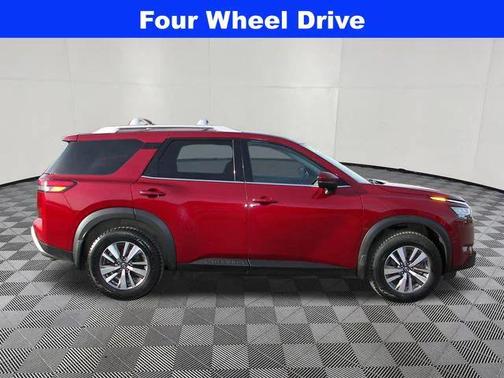 2022 Nissan Pathfinder SL 4WD