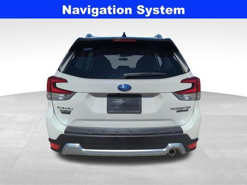Crystal White Pearl 2024 Subaru Forester Touring