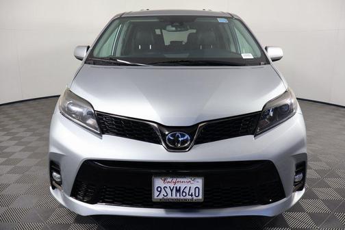 2020 Toyota Sienna SE