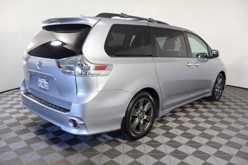 2020 Toyota Sienna SE
