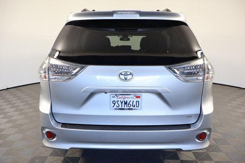 2020 Toyota Sienna SE
