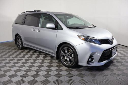 2020 Toyota Sienna SE