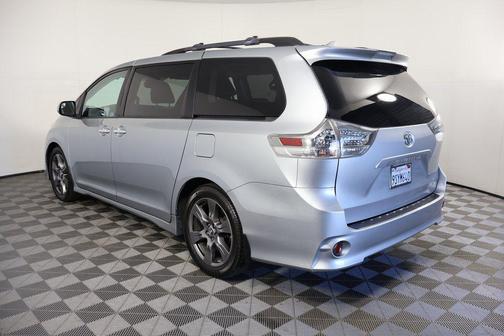 2020 Toyota Sienna SE