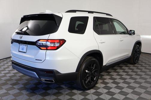 2025 Honda Pilot Touring 8-Passenger