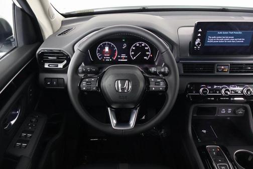 2025 Honda Pilot Touring 8-Passenger