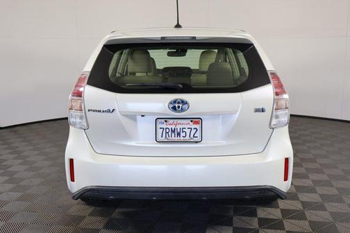 2016 Toyota Prius v Five
