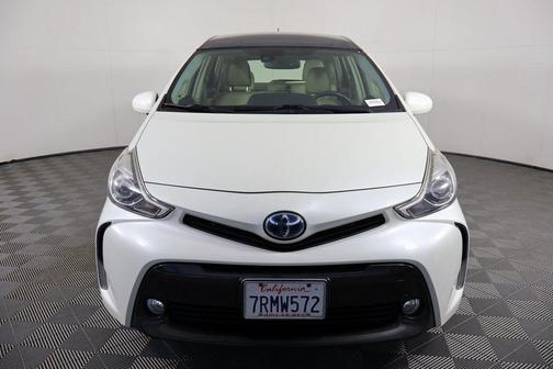 2016 Toyota Prius v Five