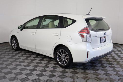 2016 Toyota Prius v Five