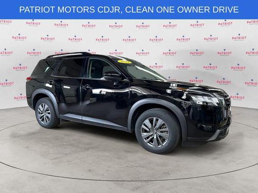 2022 Nissan Pathfinder SV