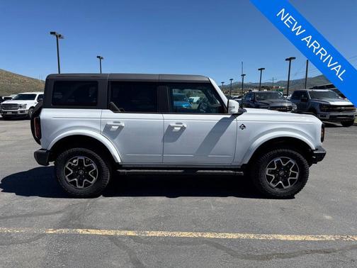 Oxford White 2024 Ford Bronco Outer Banks