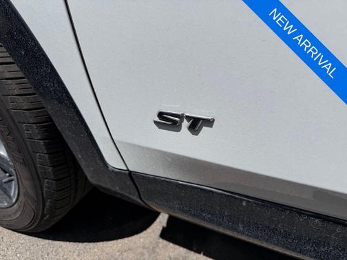 Summit White 2025 Buick Envista Sport Touring