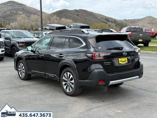 Crystal Black Silica 2023 Subaru Outback Touring