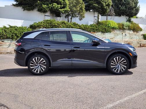 Deep Black Pearl Effect 2023 Volkswagen ID.4 Pro S Plus