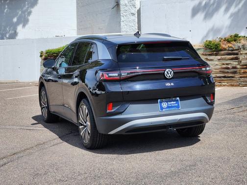 Deep Black Pearl Effect 2023 Volkswagen ID.4 Pro S Plus