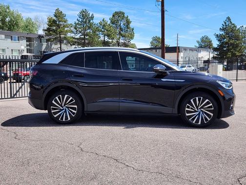 Deep Black Pearl Effect 2023 Volkswagen ID.4 Pro S Plus