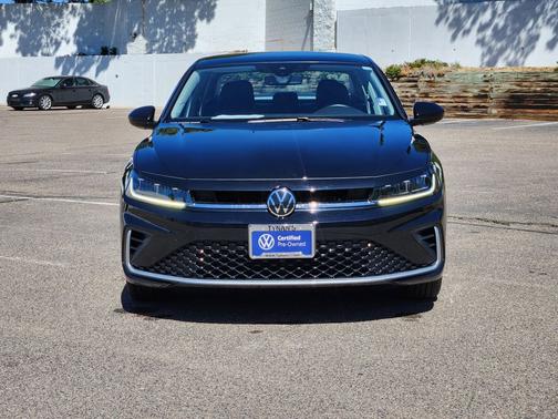 Deep Black Pearl Effect 2025 Volkswagen Jetta 1.5T SE