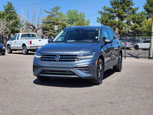 Platinum Gray Metallic 2024 Volkswagen Tiguan 2.0T SE