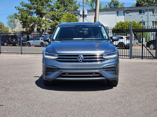 Platinum Gray Metallic 2024 Volkswagen Tiguan 2.0T SE