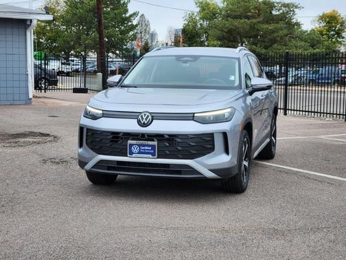 Pyrite Silver Metallic 2025 Volkswagen Tiguan 2.0T SE