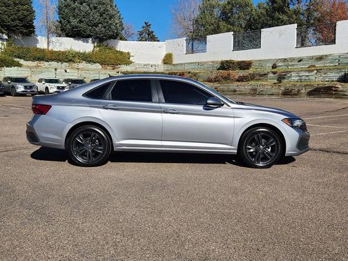 2022 Volkswagen Jetta 1.5T SE