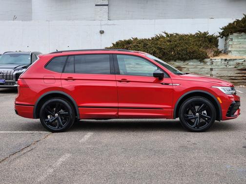 2024 Volkswagen Tiguan 2.0T SE R-Line Black