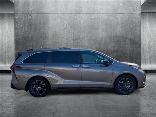 2021 Toyota Sienna XSE 7 Passenger