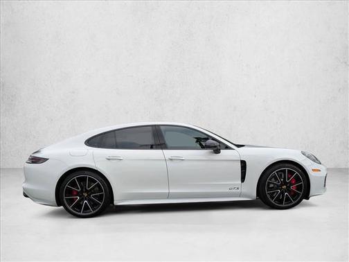 2019 Porsche Panamera GTS