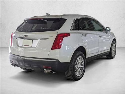 Crystal White Tricoat 2017 Cadillac XT5 Base
