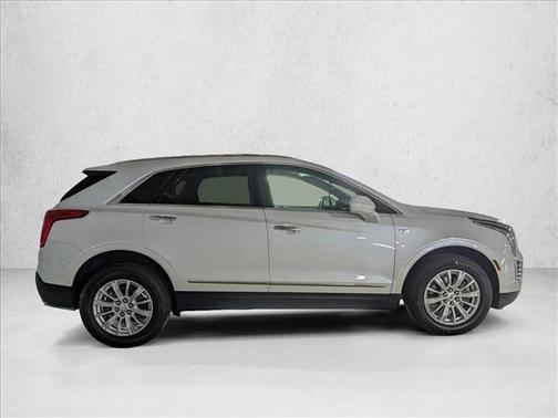 Crystal White Tricoat 2017 Cadillac XT5 Base