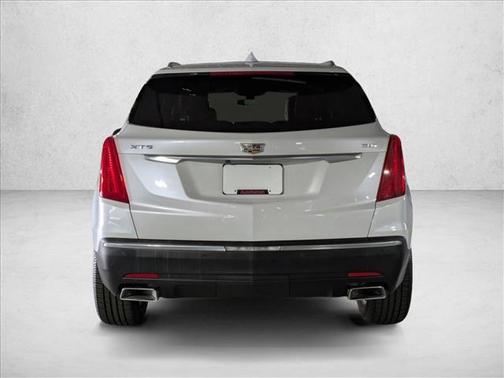 Crystal White Tricoat 2017 Cadillac XT5 Base
