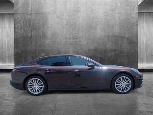 2017 Porsche Panamera Base