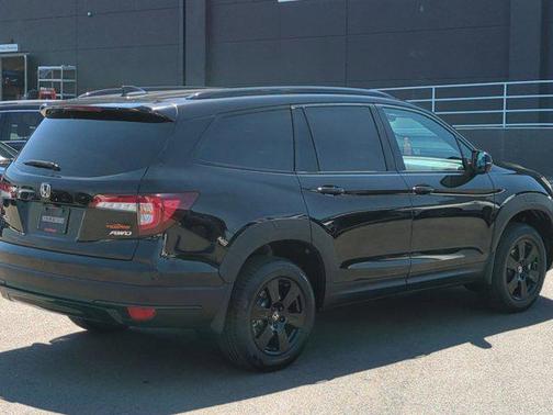 Crystal Black Pearl 2022 Honda Pilot AWD TrailSport